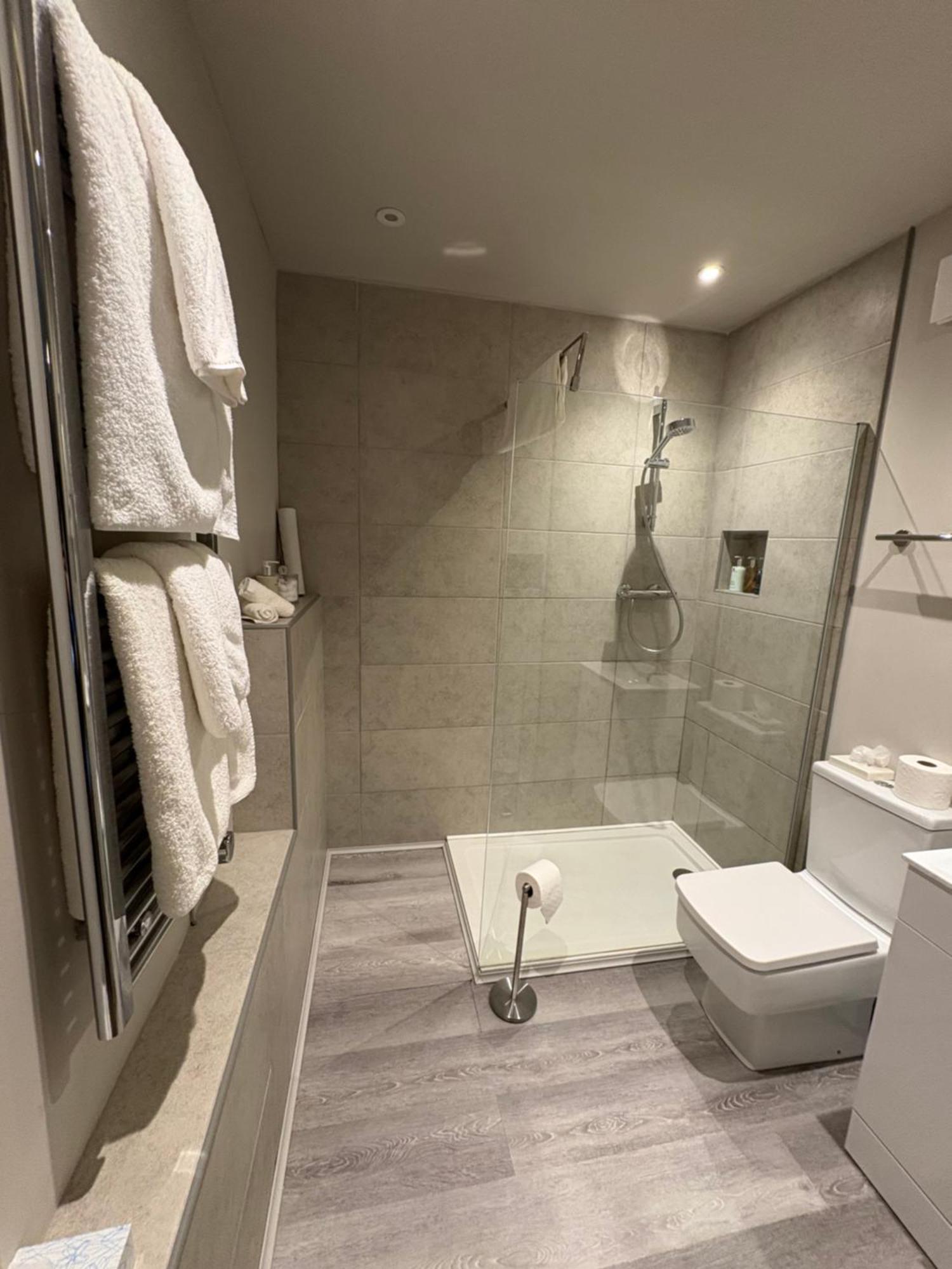 The Falcondale At 4* Лампетер